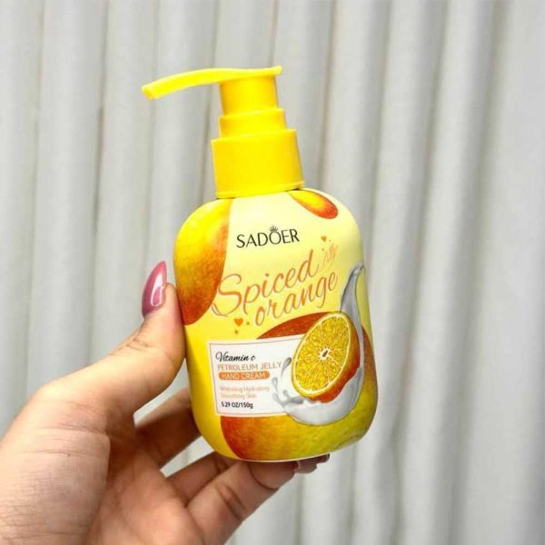 کرم دست مرطوب کننده سادور مدل Spiced Orange پمپی حاوی ویتامین C و وازلین ۱۵۰ گرم