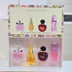 پک هدیه ادو پرفیوم زنانه وی یس مدل اسنس و چارم شامل ۴ عدد عطر ۲۵ میل