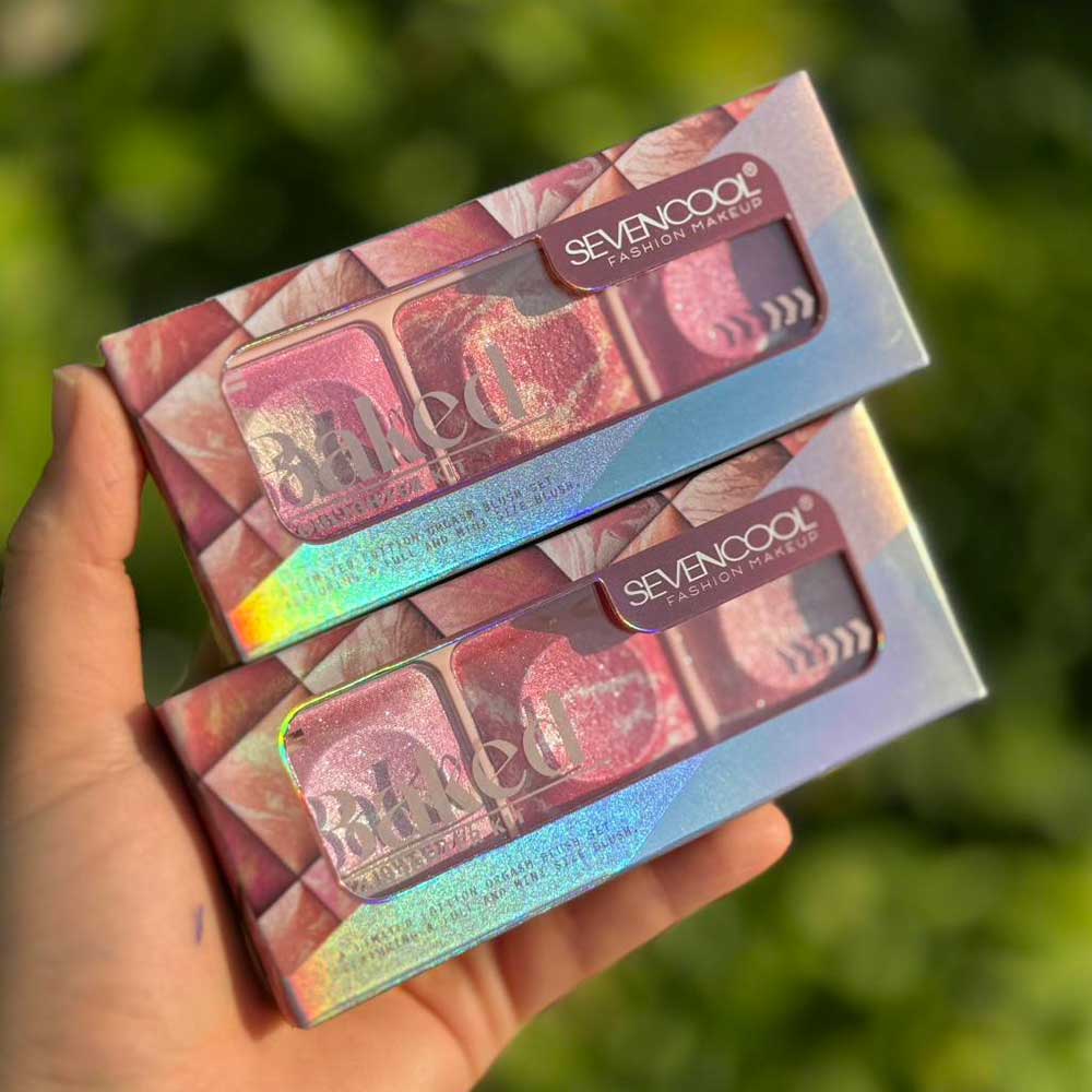 جعبه هولوگرافیک و رنگین‌کمانی پالت رژگونه شاین ۳ رنگ سون کول با برند SEVENCOOL و پنجره شفاف در نور طبیعی