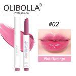 رنگ ۰۲ Pink Flamingo از رژ لب جامد اولیبالا روی لب و نمای نزدیک محصول