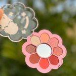 نمای نزدیک پالت سایه طرح گل سون کول با تناژ رنگی نود آجری و قهوه ای